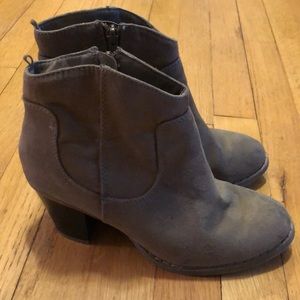 Women’s Old navy tan boots, size 8.